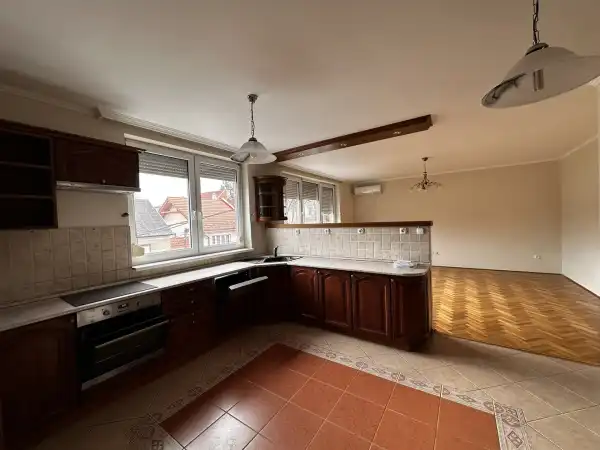 Eladó téglalakás, Eger 5 szoba 135 m² 96 M Ft