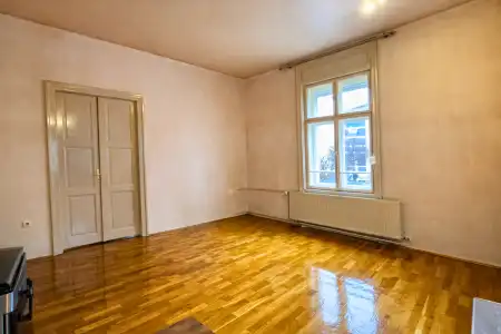 eladó téglalakás, Győr