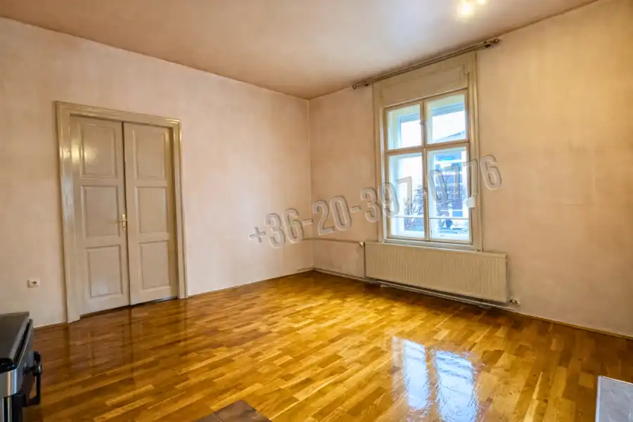 eladó téglalakás, Győr