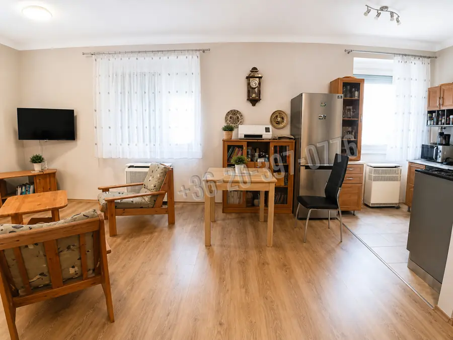 eladó téglalakás, Győr
