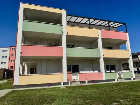 eladó téglalakás, Komárom