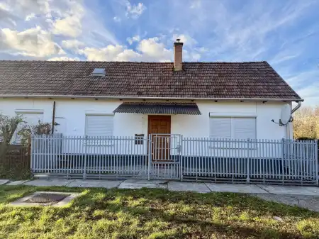 eladó téglalakás, Komárom