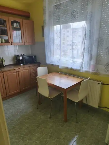 eladó téglalakás, Lábatlan