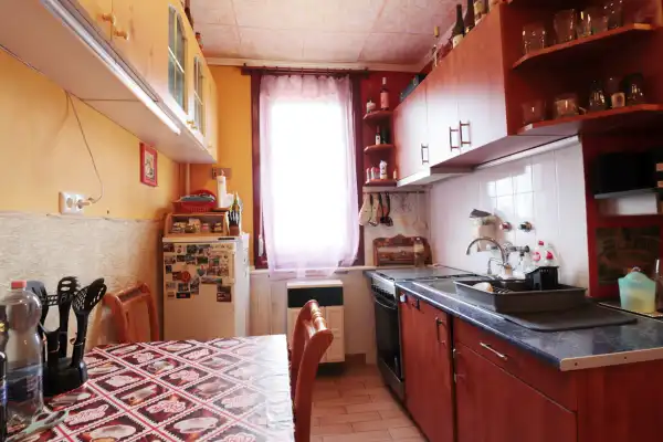 Eladó téglalakás, Orosháza 2 szoba 50 m² 18 M Ft