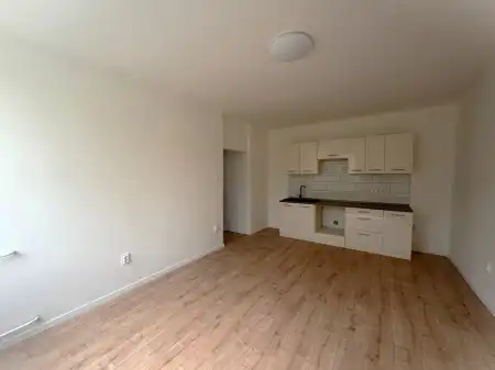 eladó téglalakás, Oroszlány