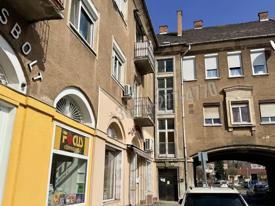 eladó téglalakás, Oroszlány