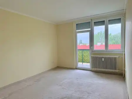 eladó téglalakás, Oroszlány