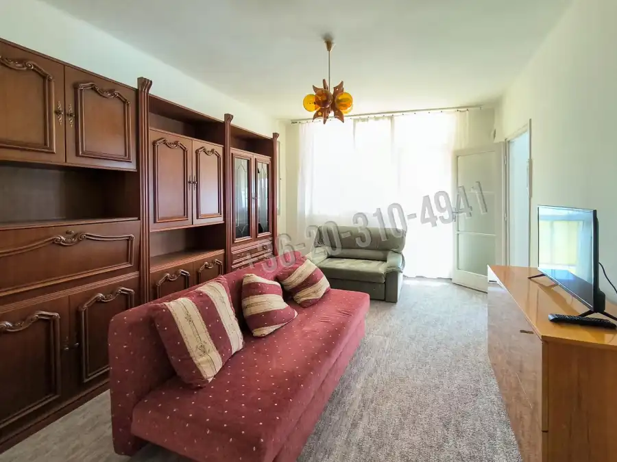 eladó téglalakás, Paks