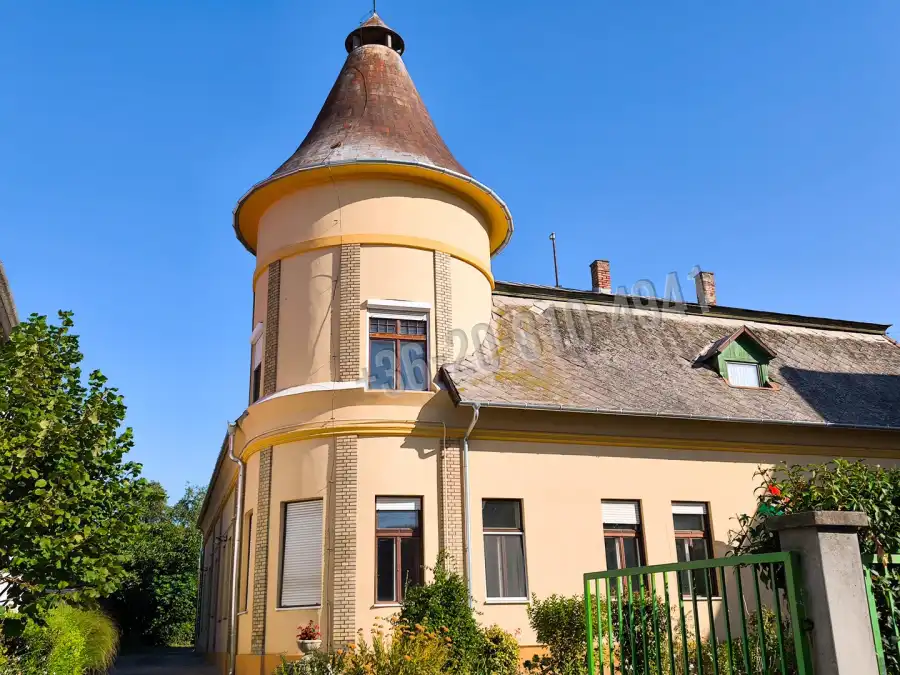 eladó téglalakás, Paks