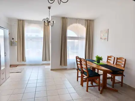 eladó téglalakás, Paks