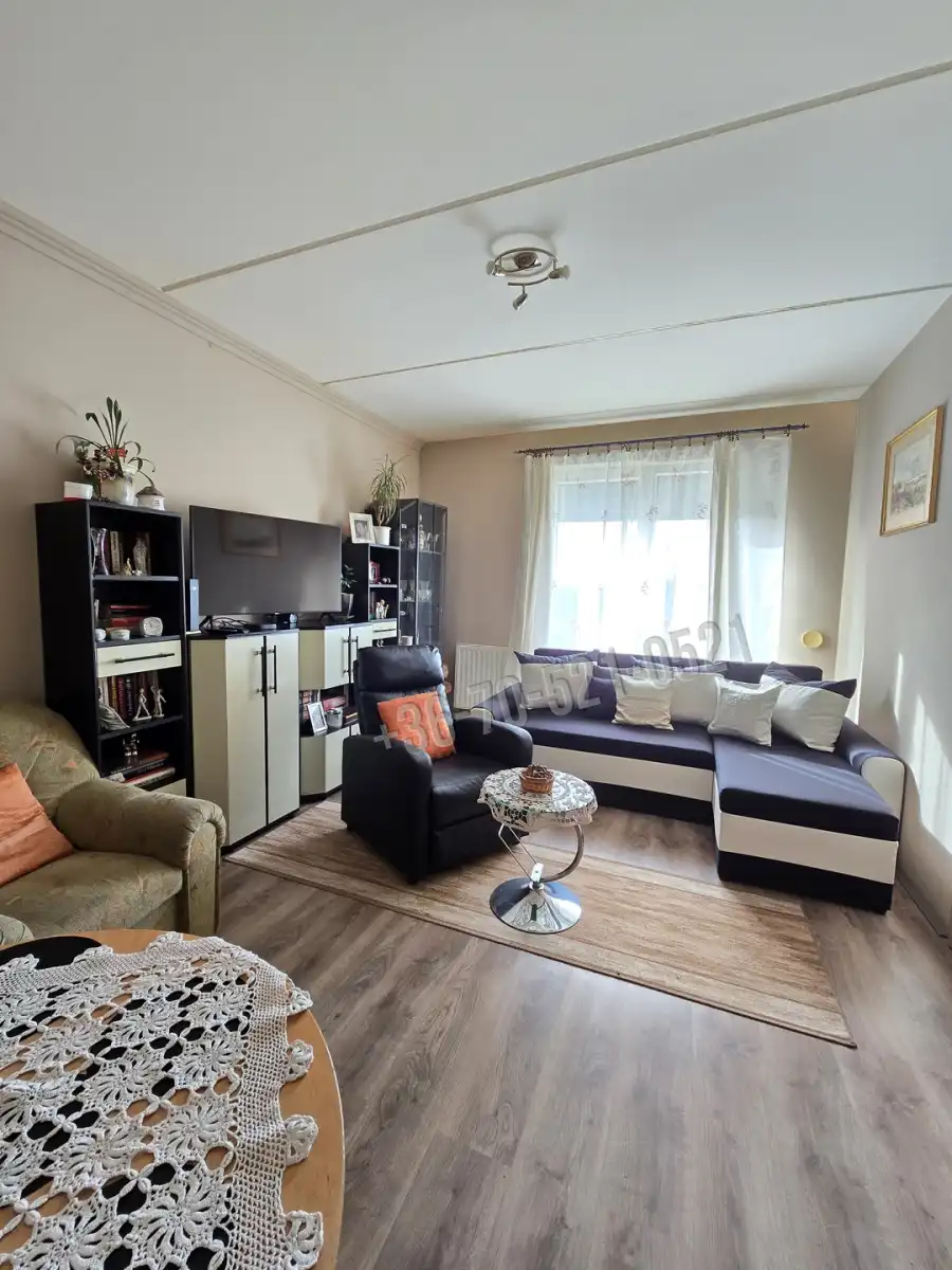 eladó téglalakás, Pécs