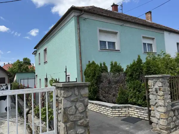 Eladó téglalakás, Sopron 6 szoba 204 m² 109.9 M Ft