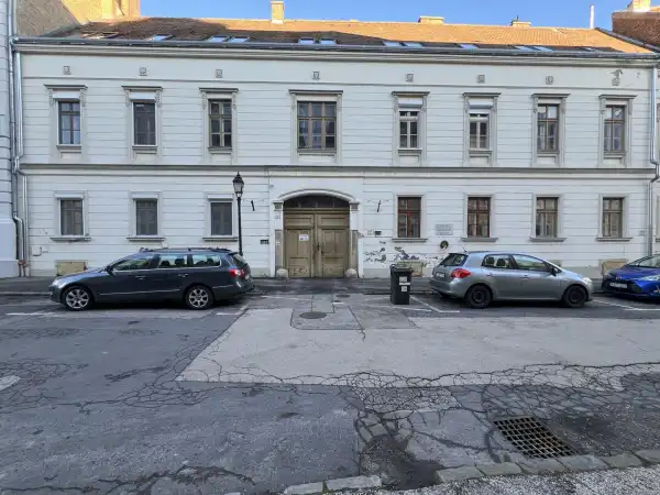 Eladó téglalakás, Székesfehérvár 3 szoba 137 m² 129.9 M Ft