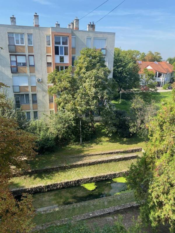 eladó téglalakás, Tata