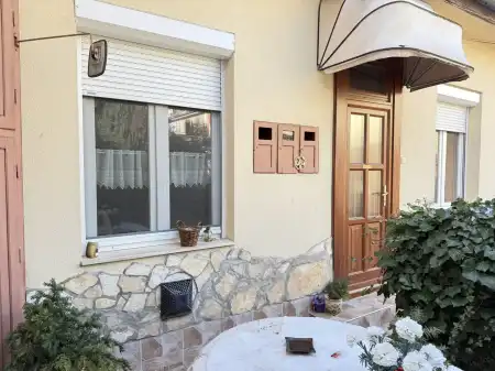 eladó téglalakás, Vác