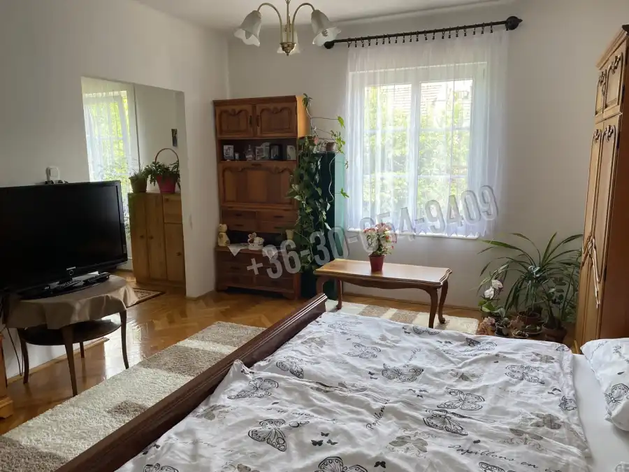eladó téglalakás, Vác