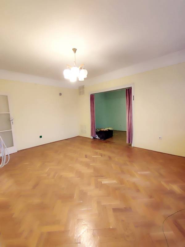 eladó téglalakás, Vác