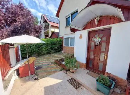 eladó téglalakás, Veresegyház