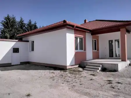 eladó új építésű családi ház, Dunaszeg
