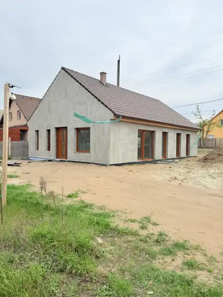 eladó új építésű családi ház, Erdőkertes