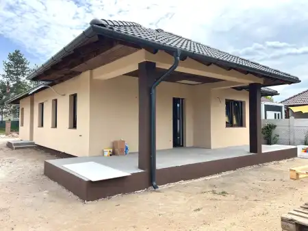 eladó új építésű családi ház, Erdőkertes