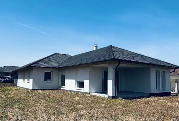 Eladó új építésű családi ház, Környe 5 szoba 180 m² 193.5 M Ft