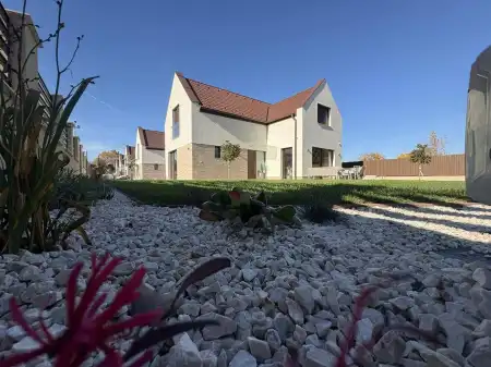 eladó új építésű családi ház, Majosháza