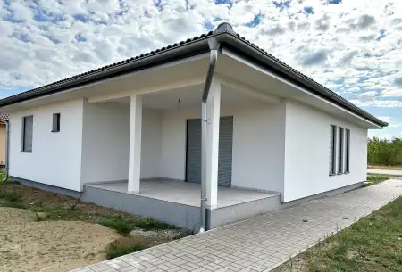 eladó új építésű családi ház, Mórahalom