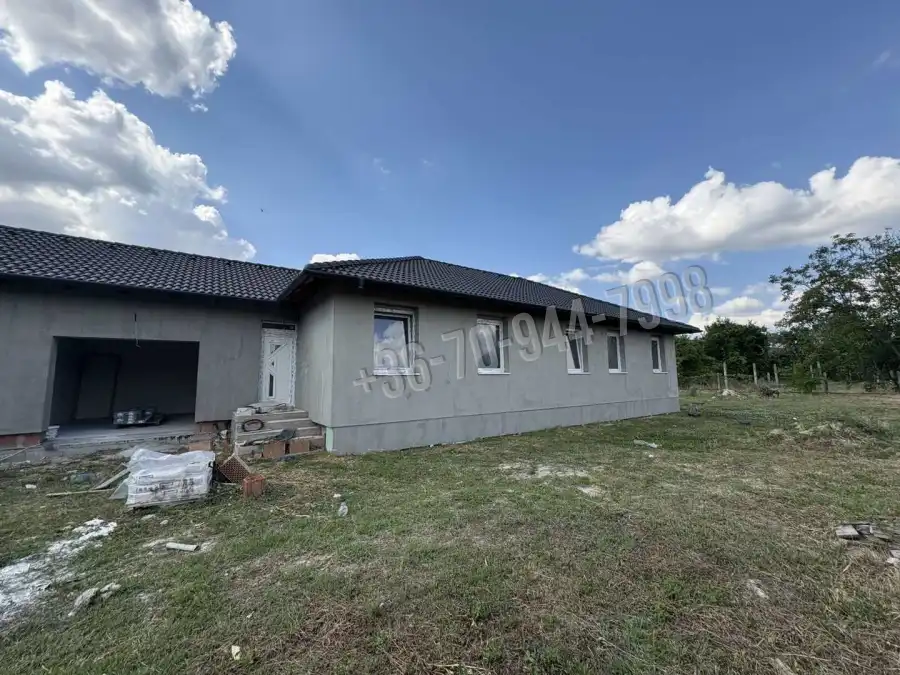 eladó új építésű családi ház, Szigetcsép