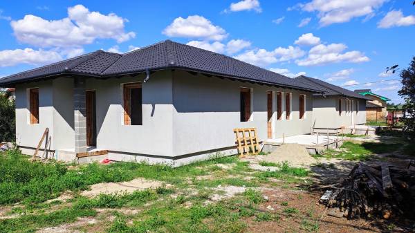 eladó újépítésű családi ház, Délegyháza