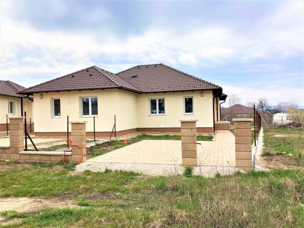eladó újépítésű ikerház, Vácrátót