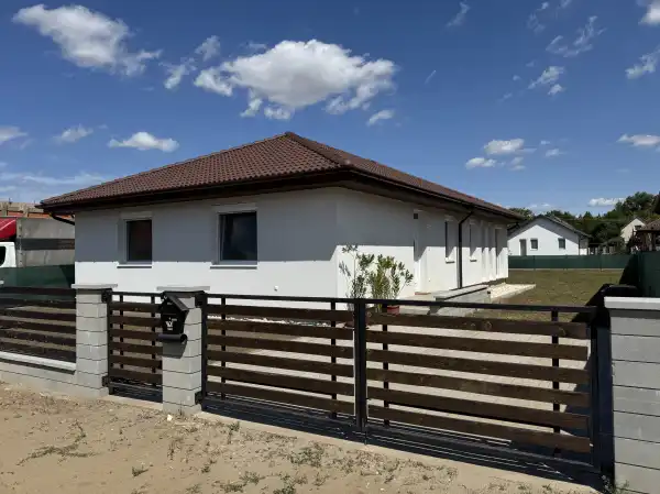 Eladó újszerű családi ház, Albertirsa 3 szoba 115 m² 99.99 M Ft