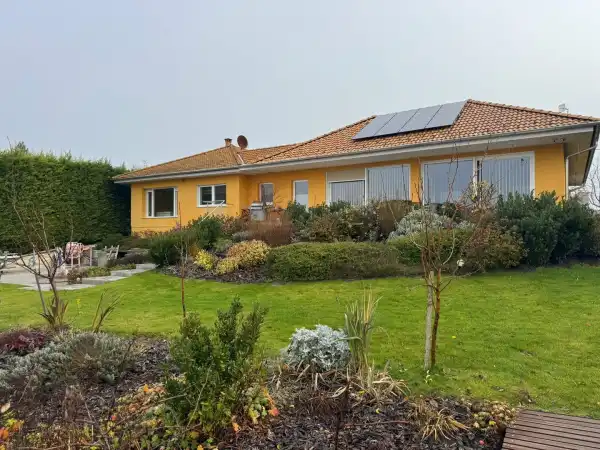 Eladó újszerű családi ház, Áporka 3 szoba 222 m² 395 M Ft