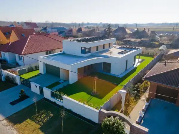 Eladó újszerű családi ház, Balatonkeresztúr 4+3 szoba 280 m² 550 M Ft