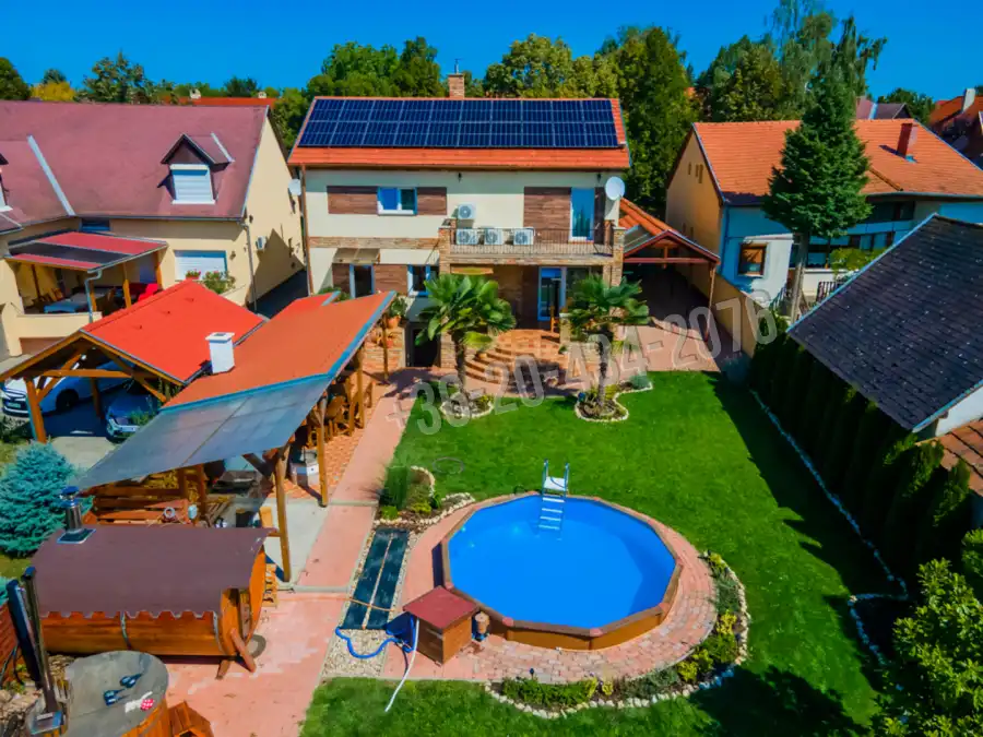 eladó újszerű családi ház, Balatonszabadi