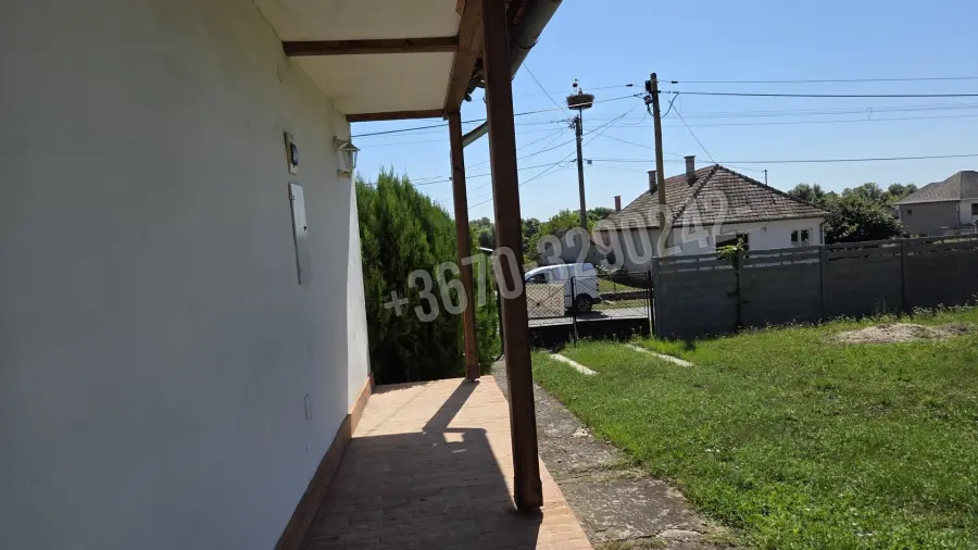 eladó újszerű családi ház, Bodrogkisfalud