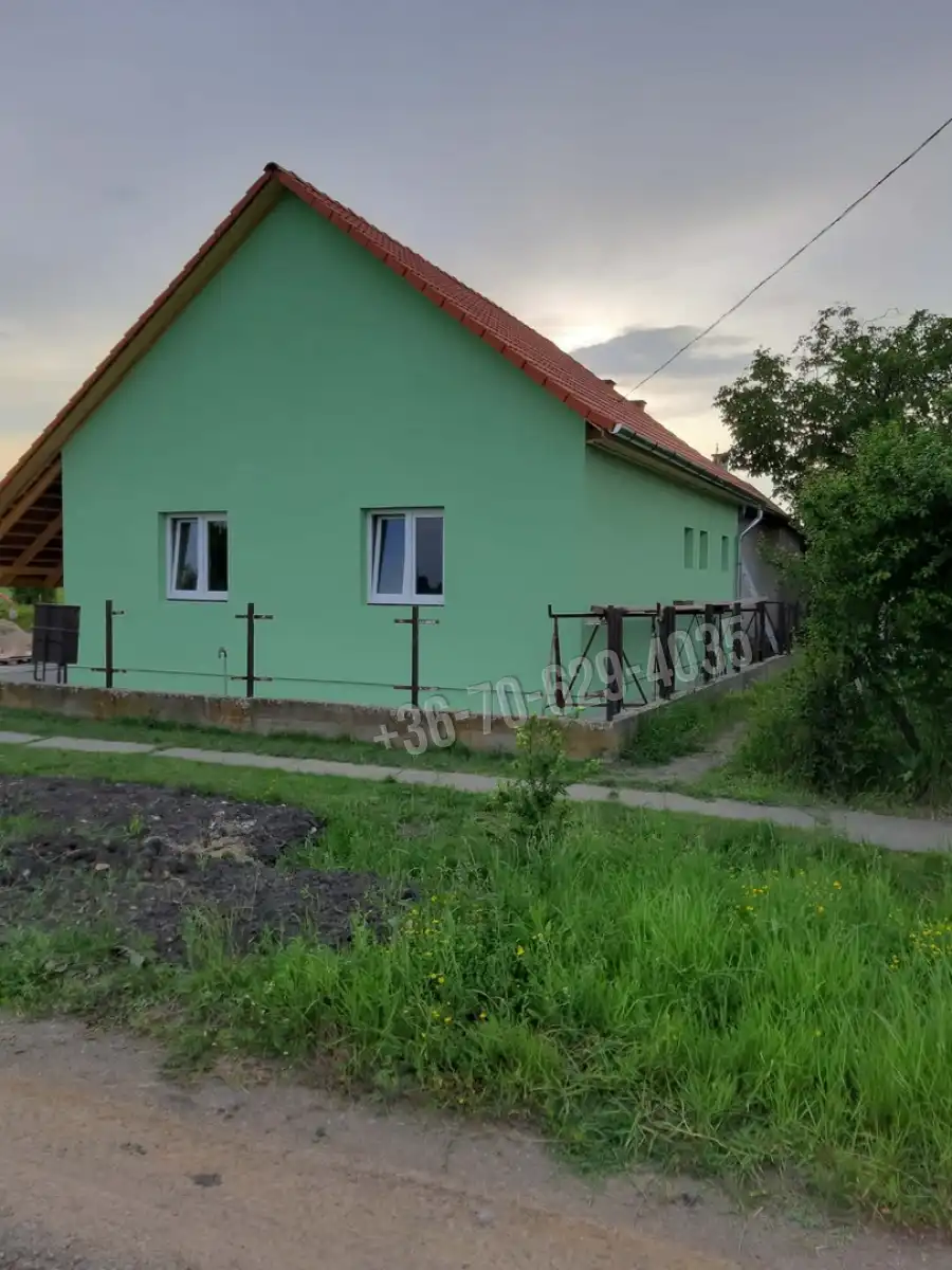 eladó újszerű családi ház, Bucsa