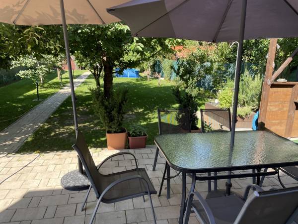 eladó újszerű családi ház, Budaörs
