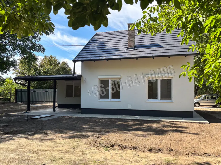 eladó újszerű családi ház, Cegléd