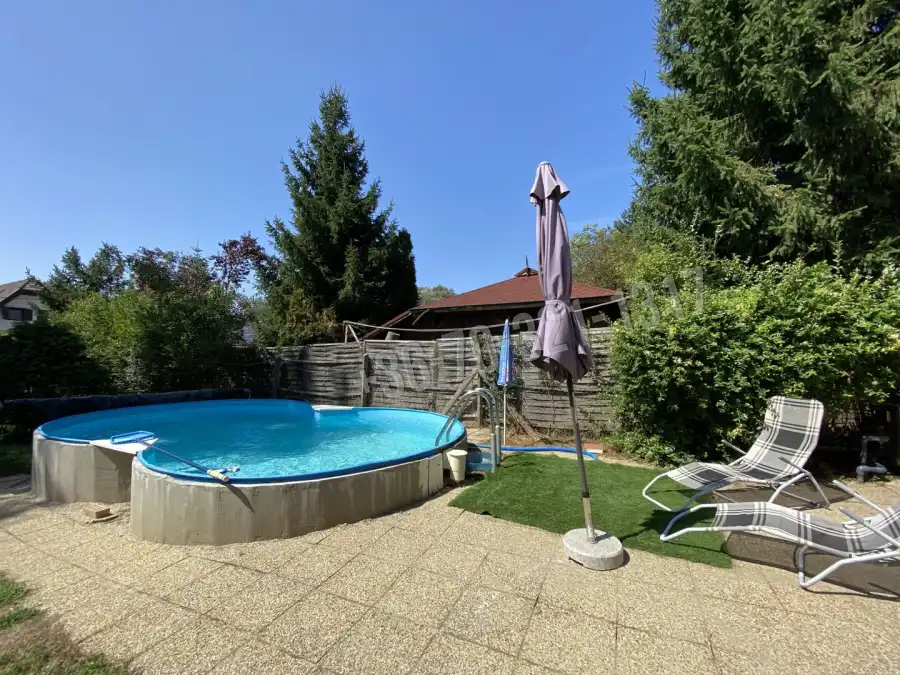 eladó újszerű családi ház, Domonyvölgy