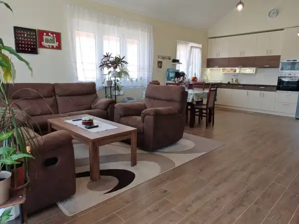 Eladó újszerű családi ház, Eger 4+1 szoba 187 m² 199.5 M Ft