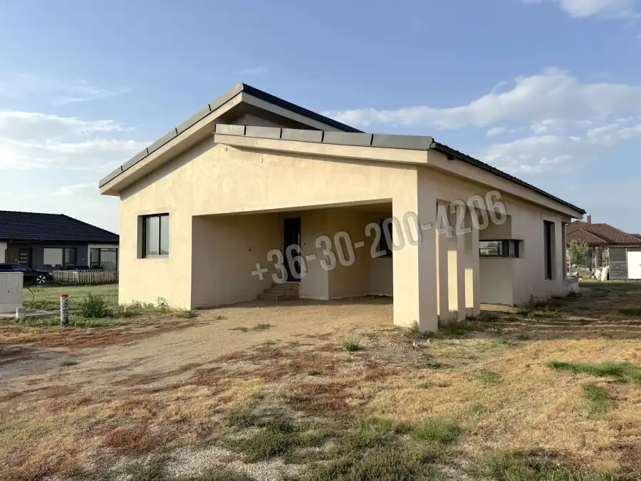 eladó újszerű családi ház, Jánossomorja