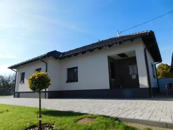 Eladó újszerű családi ház, Karmancs 3 szoba 1935 m² 89 M Ft