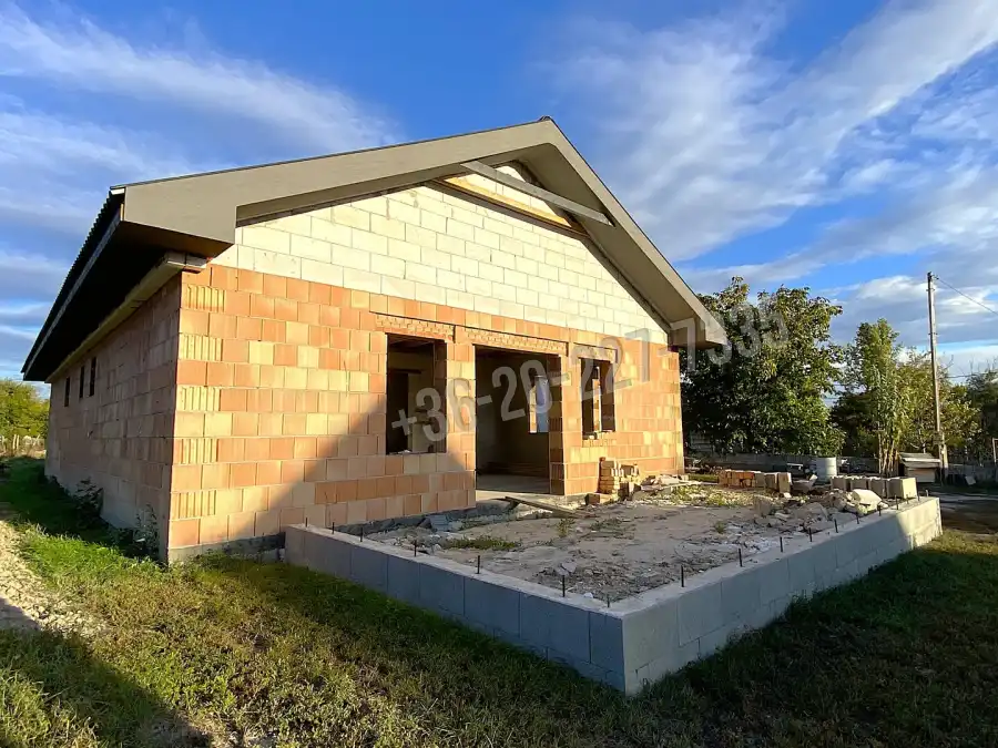 eladó újszerű családi ház, Makád eladó újszerű családi ház, Makád