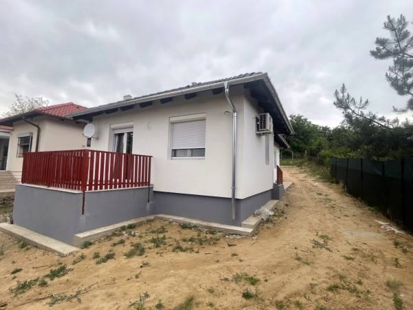 eladó újszerű családi ház, Őrbottyán