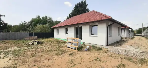 Eladó újszerű családi ház, Őrbottyán 3 szoba 100 m² 82.9 M Ft