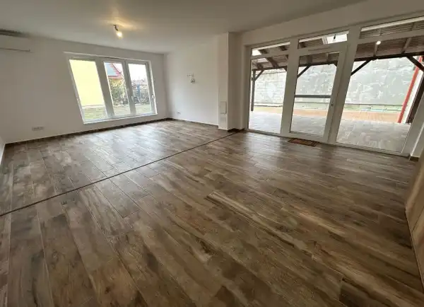 Eladó újszerű családi ház, Szeged 6 szoba 198 m² 250 M Ft