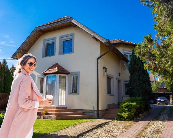 eladó újszerű családi ház, Szentendre