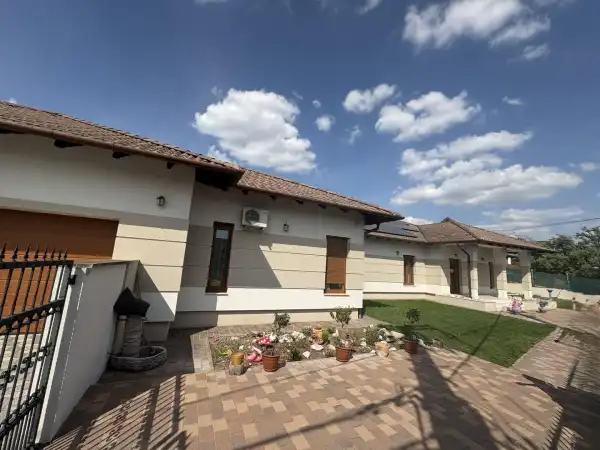 Eladó újszerű családi ház, Szigetszentmiklós 5+2 szoba 255 m² 264 M Ft
