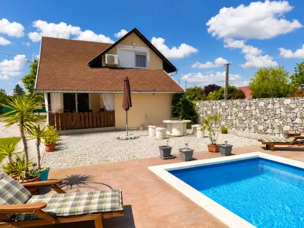 Eladó újszerű családi ház, Tiszanána 1+4 szoba 80 m² 64.9 M Ft